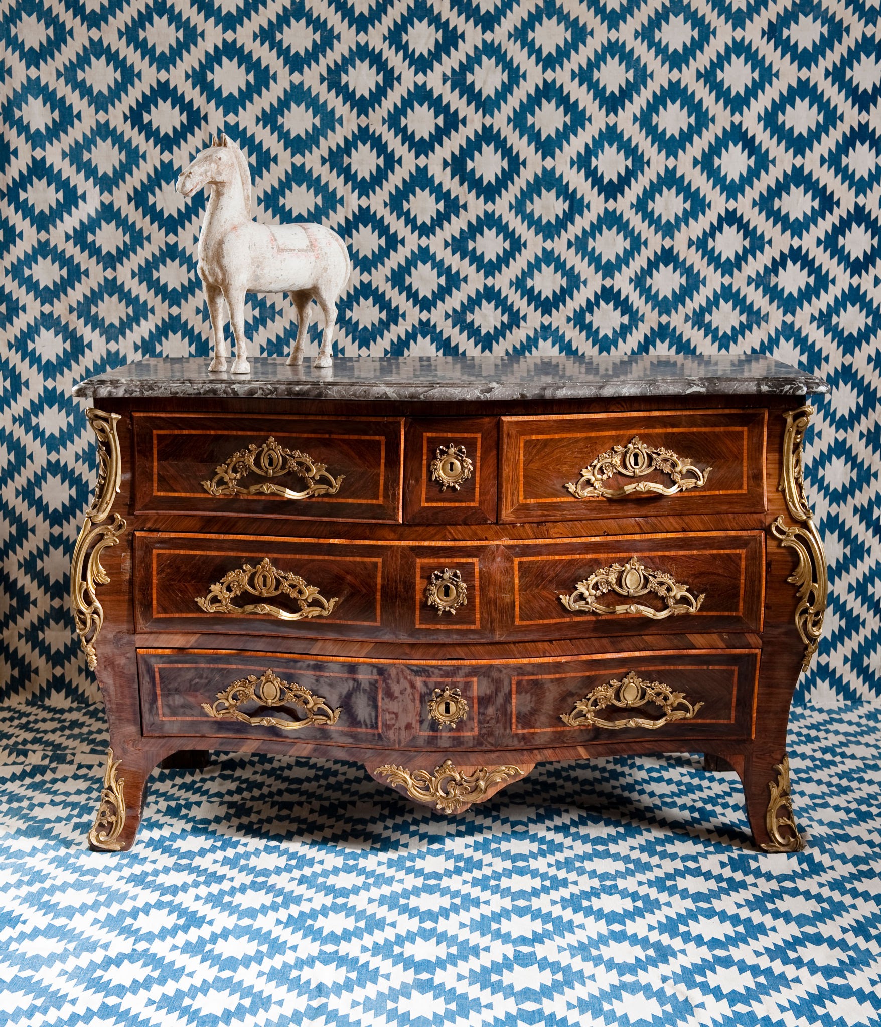 Commode Louis XV en noyer restaurée